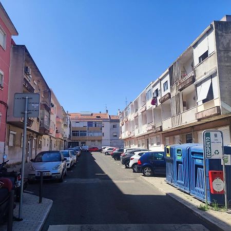 Lisbon Traditional T2 With Balcony In Damaia, Lisbon 아마도라 외부 사진