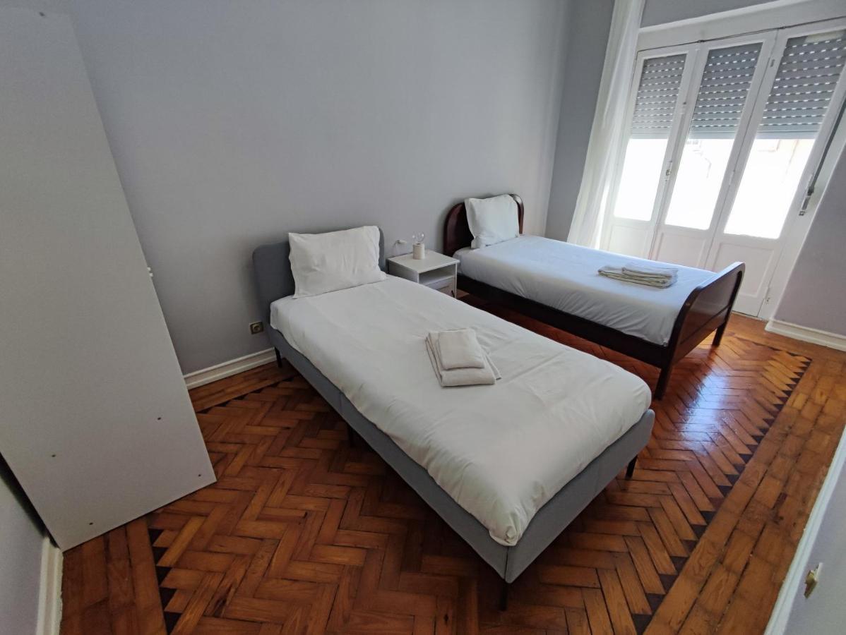 Lisbon Traditional T2 With Balcony In Damaia, Lisbon 아마도라 외부 사진